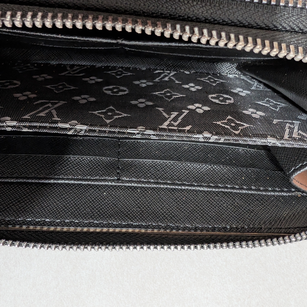 Louis Vuitton Damier Graphite Wallet with Silver Accents - Picture 2 of 12